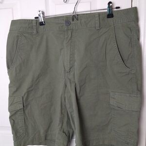 $ Columbia men's olive green cargo short omni shade protection size 38X10